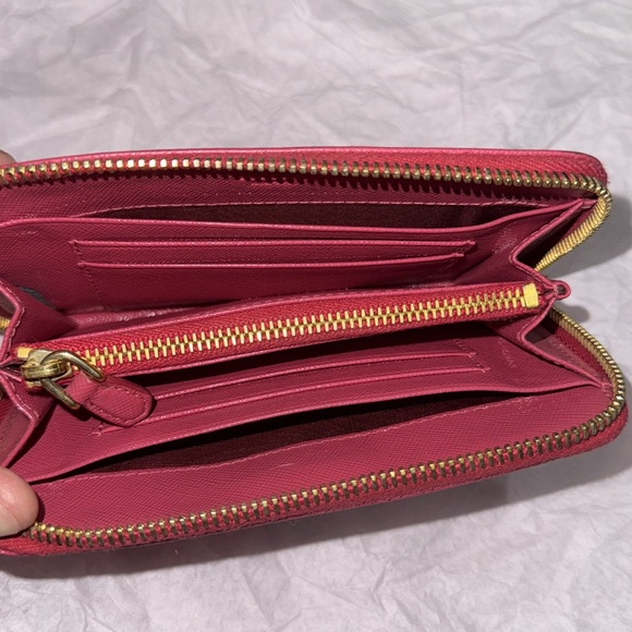 Prada Wallet - Picture 9 of 10